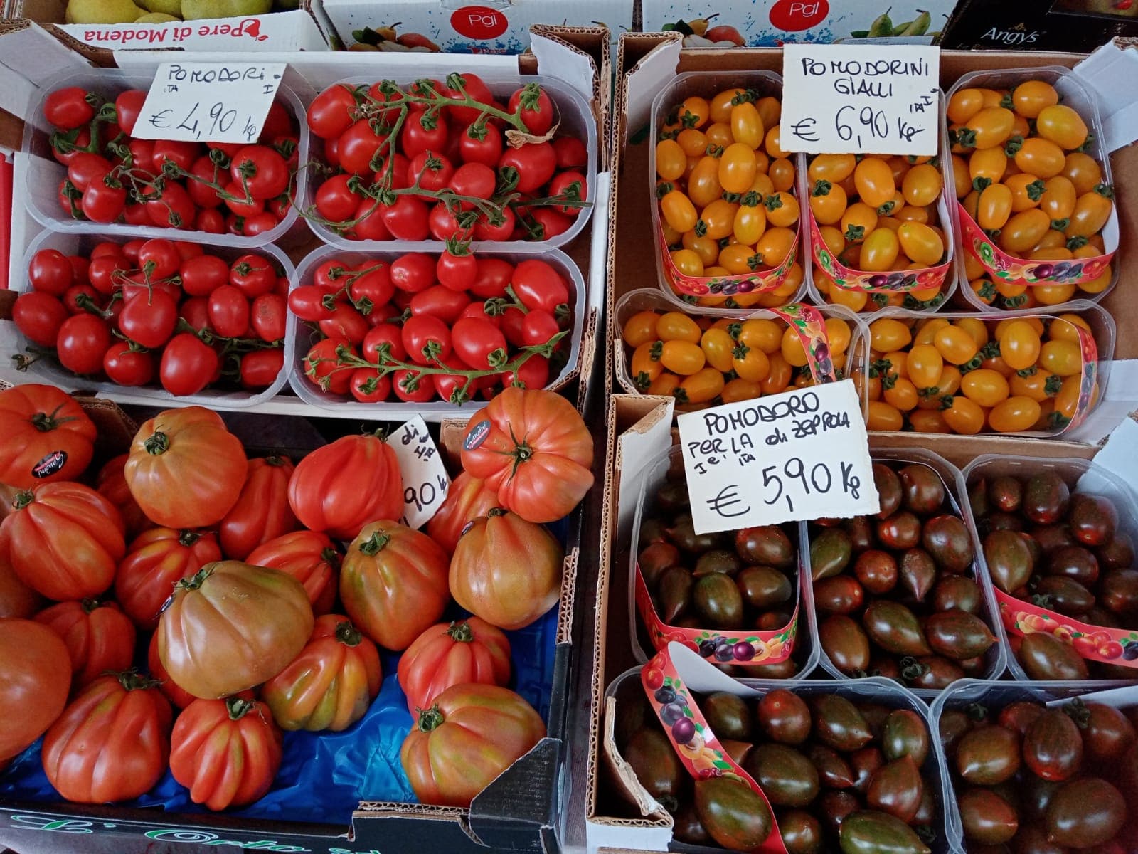 Mercato Macedonio Melloni | Abdus Salam Frutta e Verdura (Banco n.3)